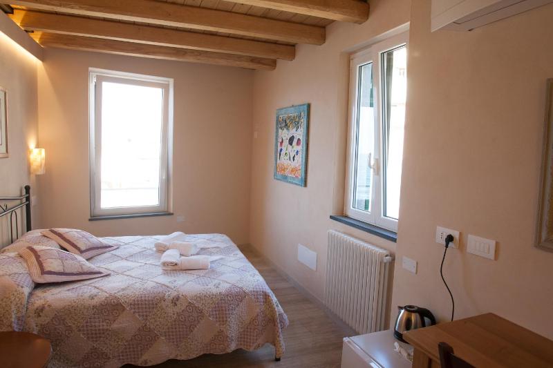 Deluxe Double Room with Sea View image 3