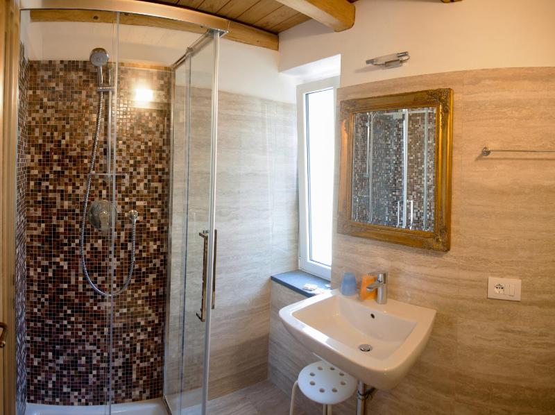 Deluxe Double Room with Sea View image 2