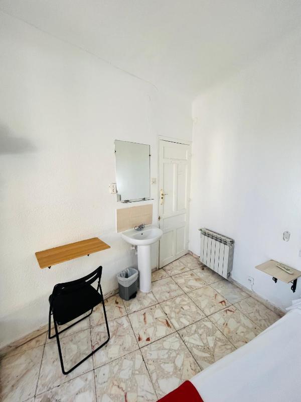 Double or Twin Room with Shared Bathroom and Balcony image 2