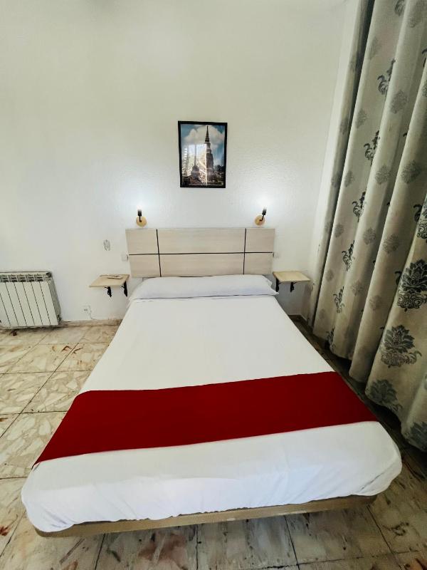 Double or Twin Room with Shared Bathroom and Balcony image 4