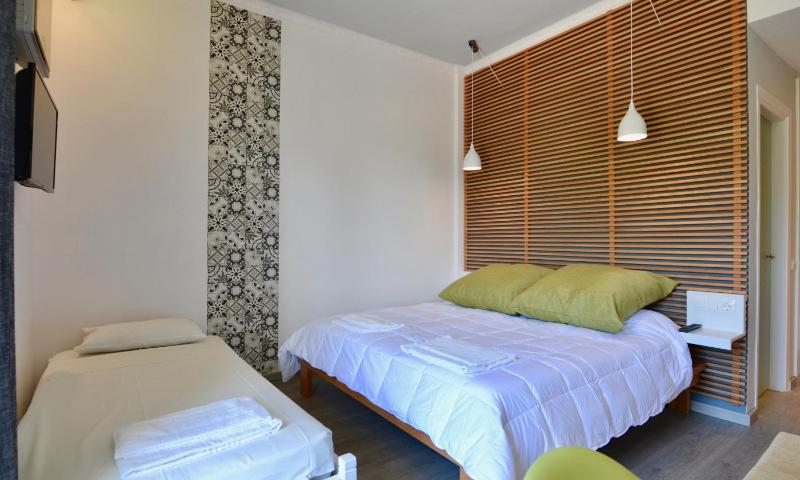 Triple Room with Pool View image 2