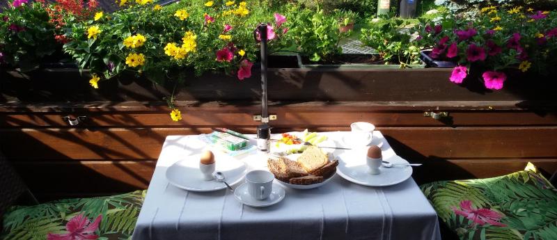 One-Bedroom Apartment with Balcony image 3