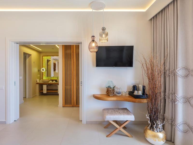 Executive Two Bedroom Suite with Side Sea View image 1