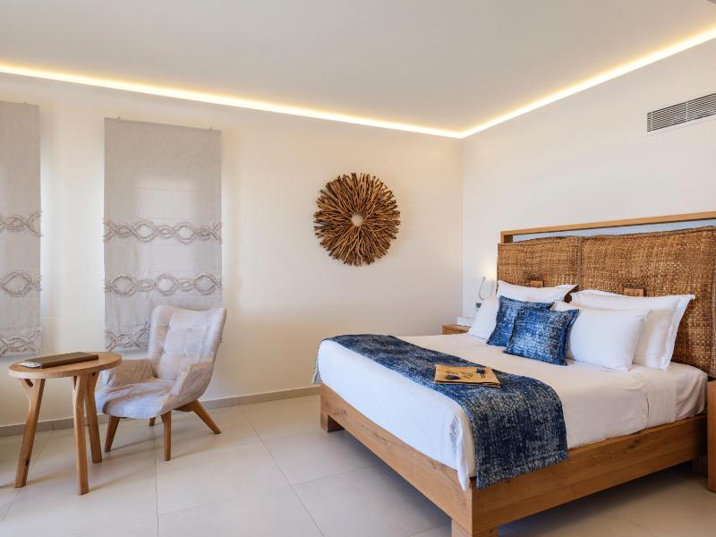Executive Two Bedroom Suite with Side Sea View image 3