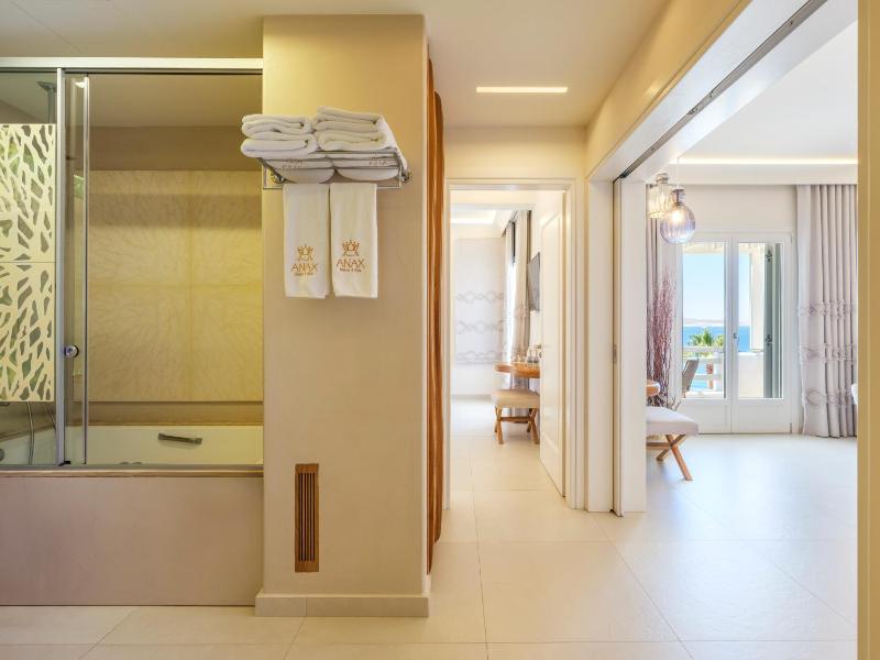 Executive Two Bedroom Suite with Side Sea View image 2