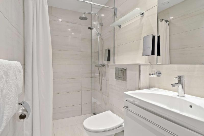 Standard Twin Room image 1