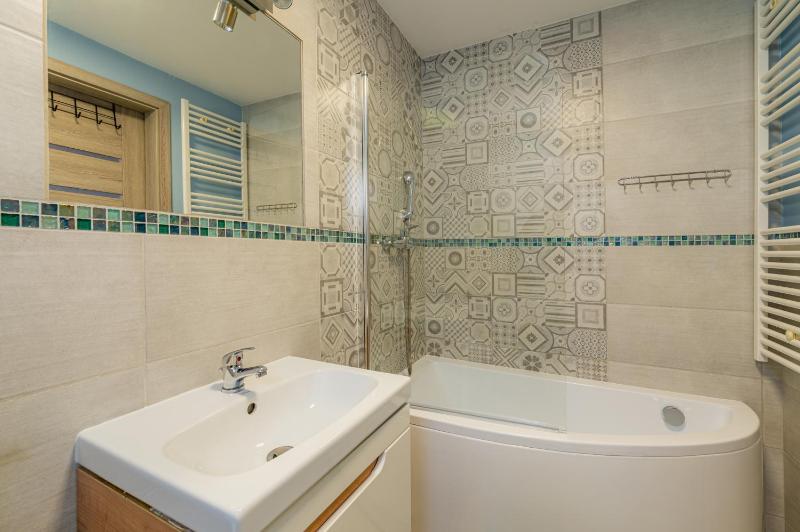 FLAUTA Całoroczne domki z prywatną balią sauną i jacuzzi - image 32