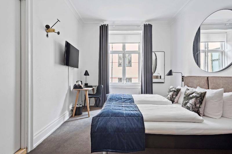 Standard Queen Room image 4