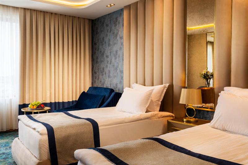Economy Double Room without Balcony - Free Beach Access  image 2