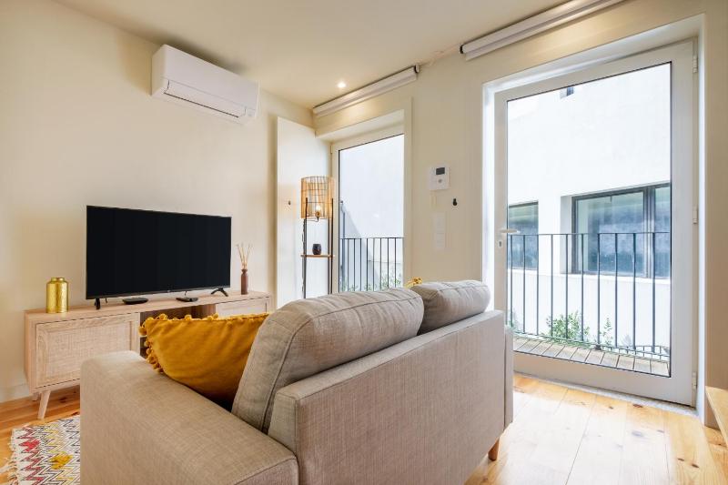 Luxury Style 4 with AC Downtown Porto near Metro - image 1