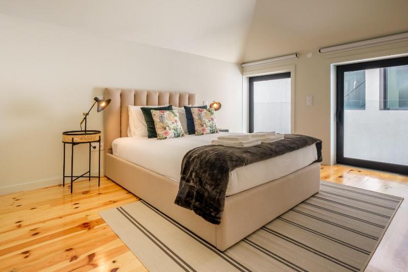 Luxury Style 4 with AC Downtown Porto near Metro - image 11