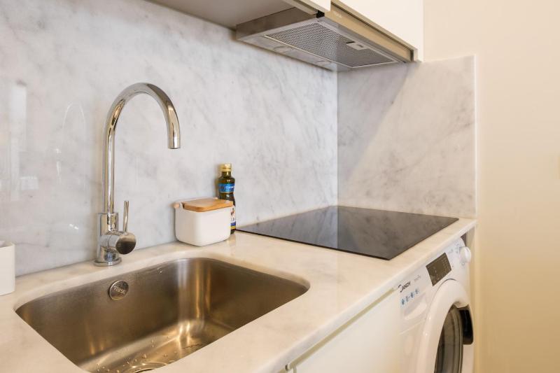 Luxury Style 4 with AC Downtown Porto near Metro - image 8