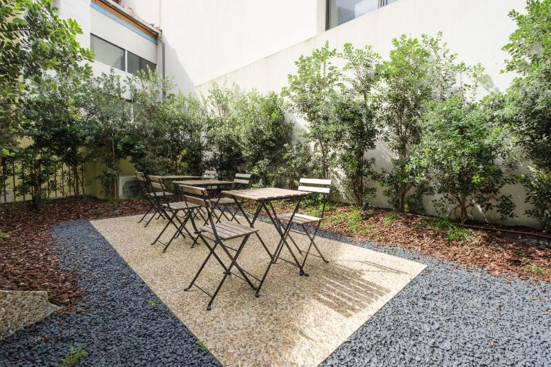 Luxury Style 4 with AC Downtown Porto near Metro - image 14