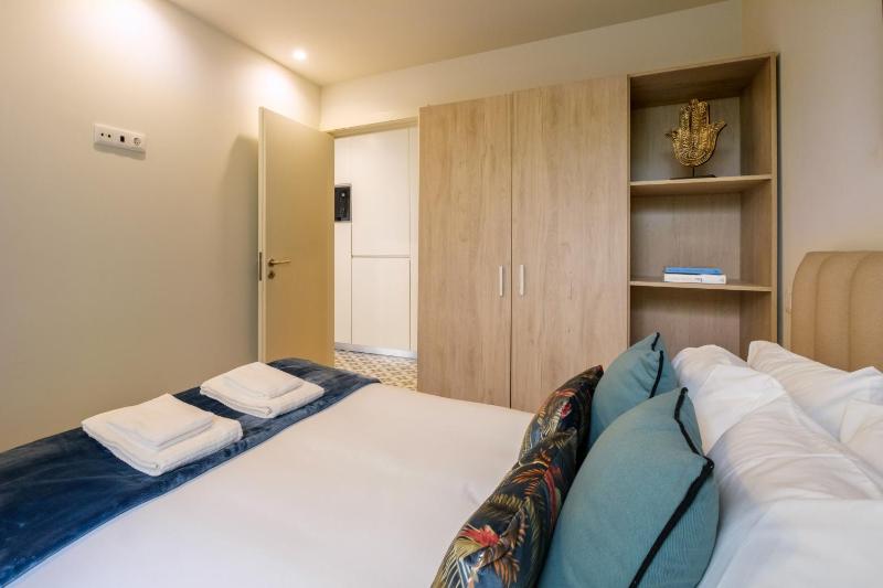 Luxury Style 7 with AC Downtown Porto near Metro - image 13