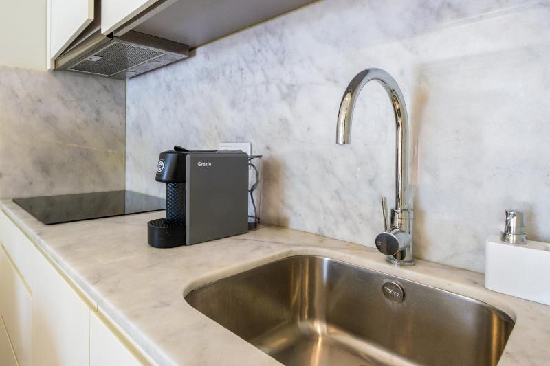 Luxury Style 7 with AC Downtown Porto near Metro - image 16