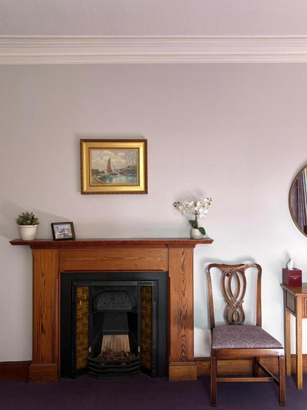 Superior King Room image 3