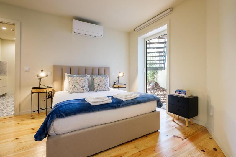 Luxury Style 6 with AC Downtown Porto near Metro - image 8