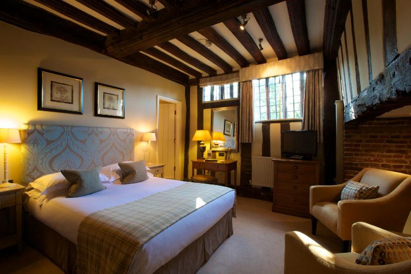 Large Double or Twin Room image 3