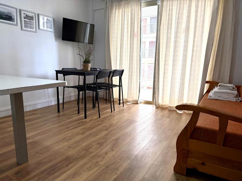One-Bedroom Apartment image 4