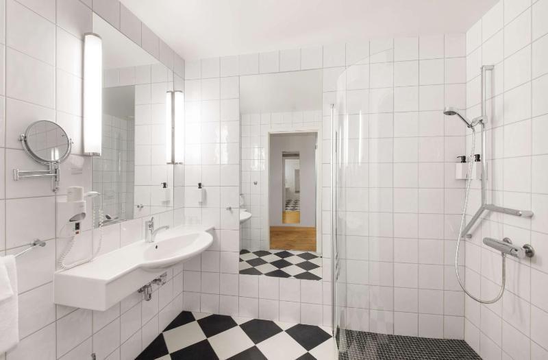 Superior Double or Twin Room image 3