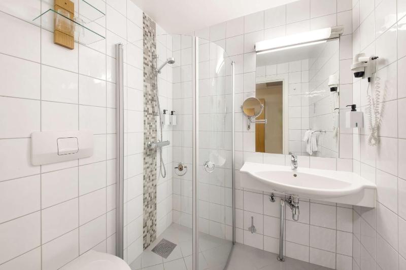 Single Room image 3