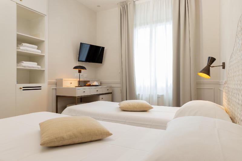 Quadruple Room image 3