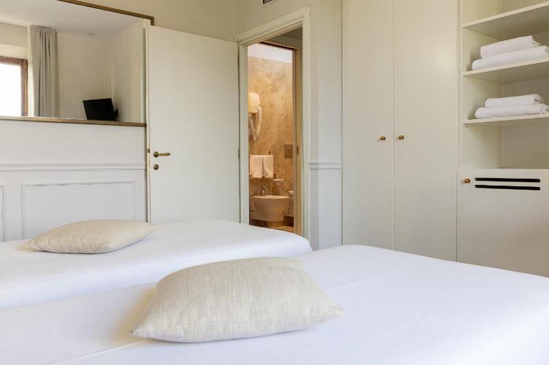Quadruple Room image 1