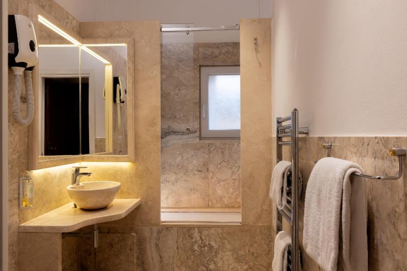 Triple Room image 2