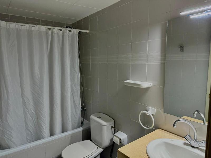 One-Bedroom Apartment image 2