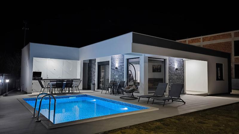 Poolside Idyll - image 1