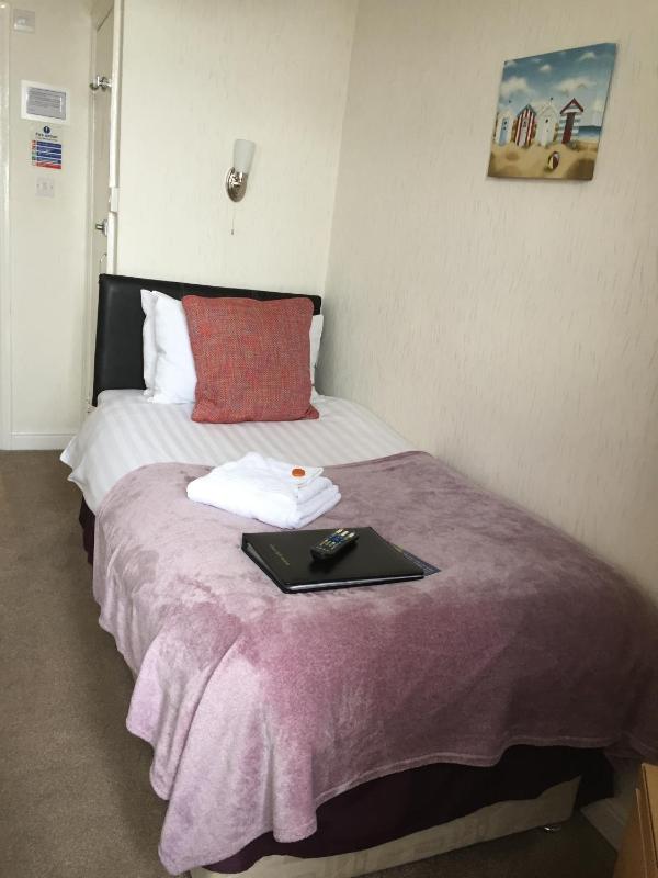 Standard Single Room with Sea View image 4