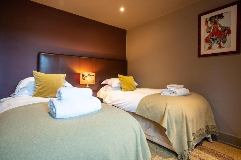 Two-Bedroom Cottage image 3