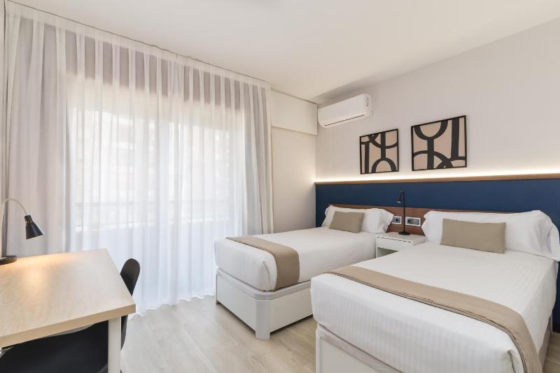 Double Room with Balcony image 1
