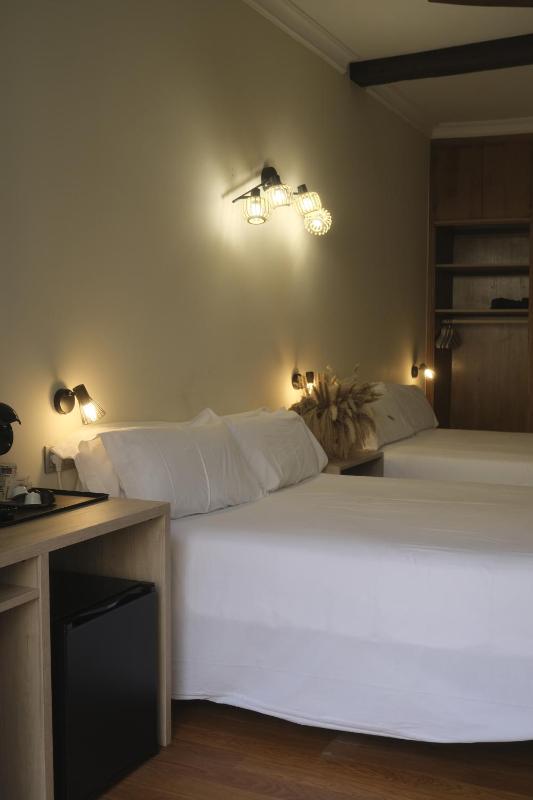 Quadruple Room image 2