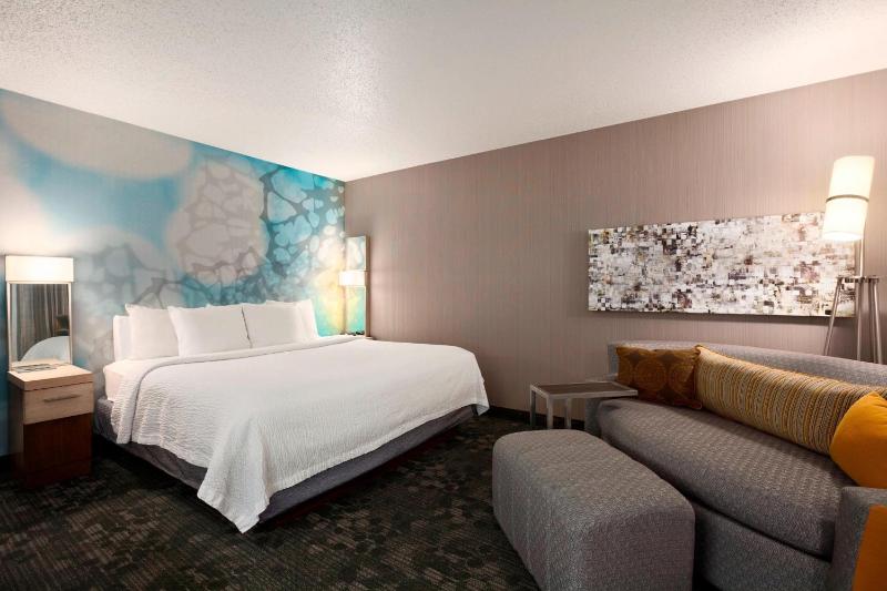 King Room with Sofa Bed and Roll-in Shower - Mobility and Hearing Accessible image 3