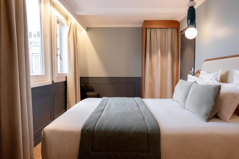 Luxury Triple Room image 2