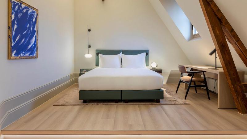 Junior King Suite image 1