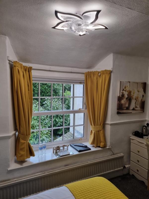 Double Room image 1