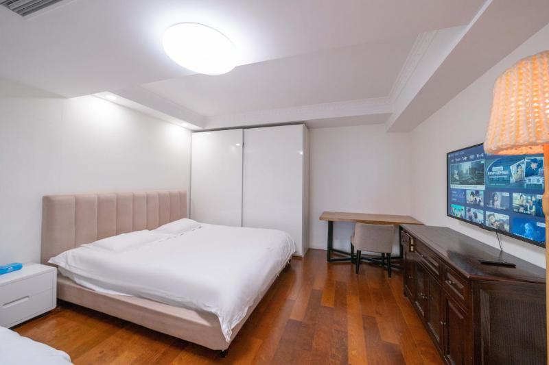 Yidu Home-Near People's Square Nanjing Road Pedestrian Street & Subway Credit Cards OK - image 4