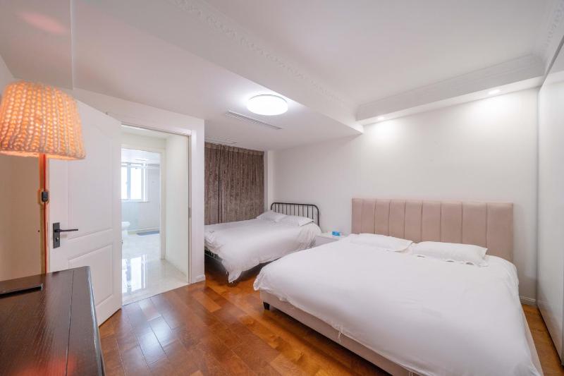 Yidu Home-Near People's Square Nanjing Road Pedestrian Street & Subway Credit Cards OK - image 3