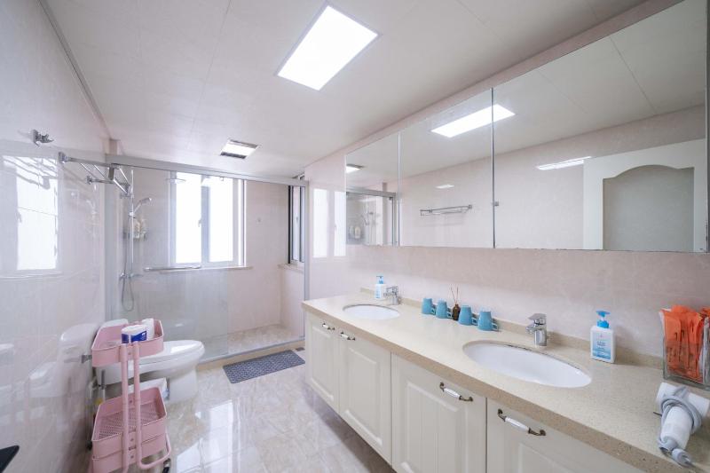 Yidu Home-Near People's Square Nanjing Road Pedestrian Street & Subway Credit Cards OK - image 6