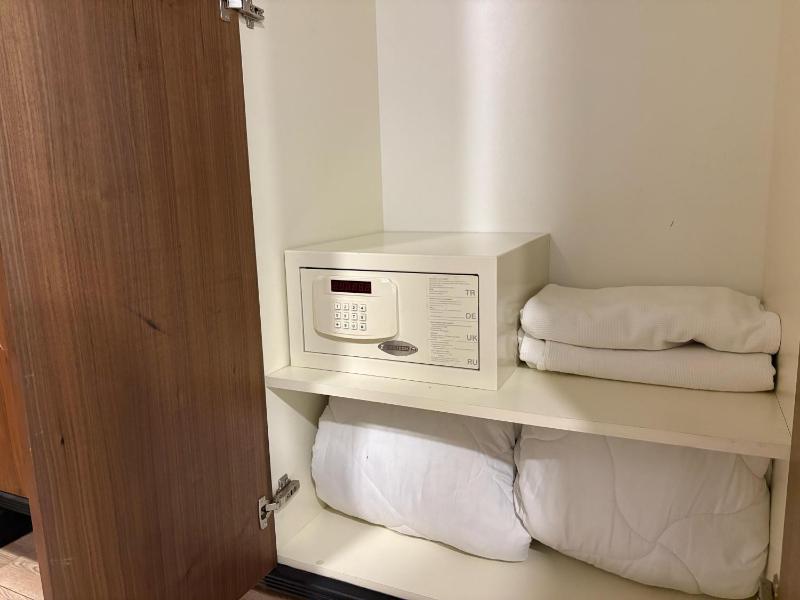 Standard Double Room image 3