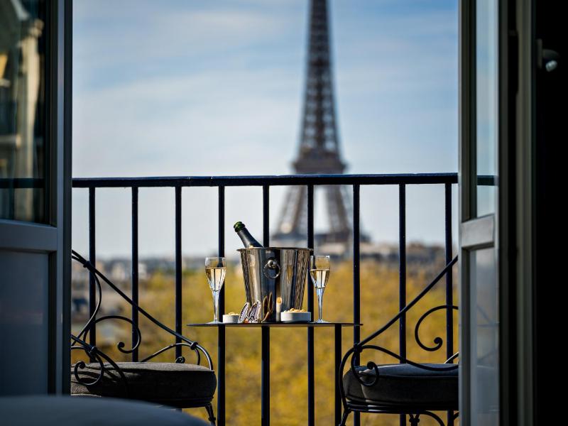 La Chambre 55 - vue Tour Eiffel - accès au spa offert image 3