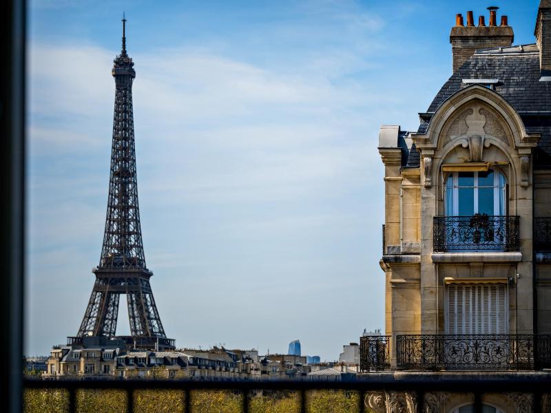 La Chambre 55 - vue Tour Eiffel - accès au spa offert image 2