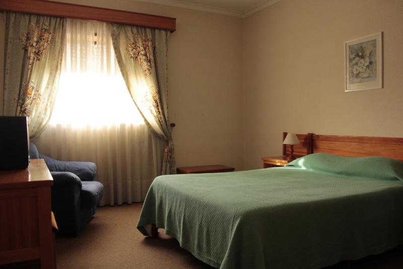 Double or Twin Room image 4