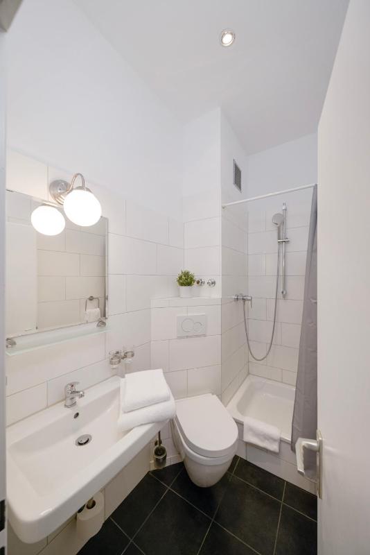 Standard Double Room image 3