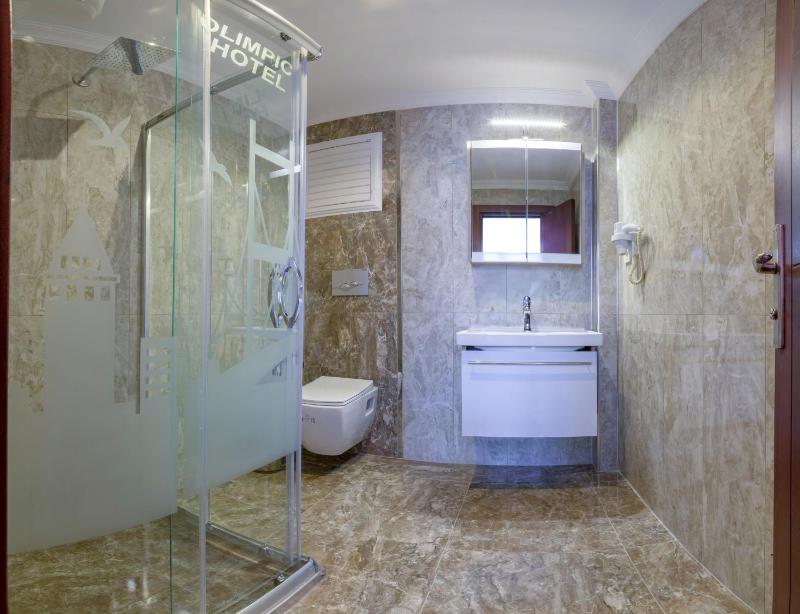 Standard Triple Room image 4