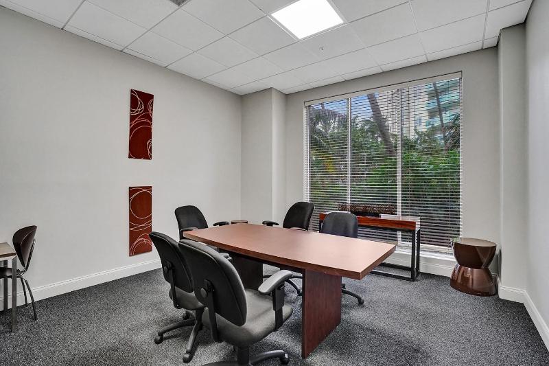 Luxury Beachfront Apartments 4001 S Ocean Dr - image 6