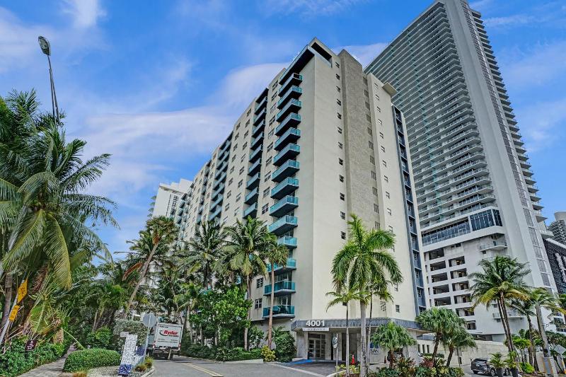 Luxury Beachfront Apartments 4001 S Ocean Dr - image 7