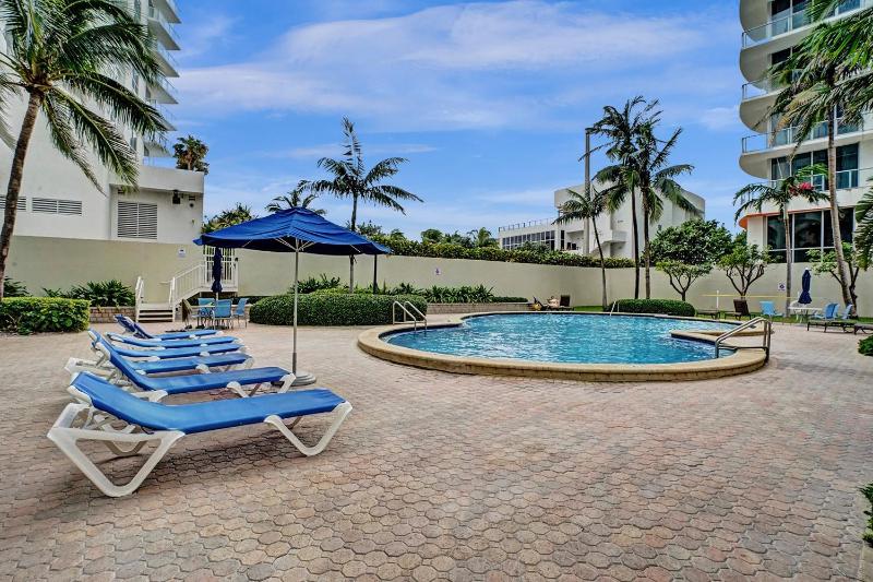 Luxury Beachfront Apartments 4001 S Ocean Dr - image 27